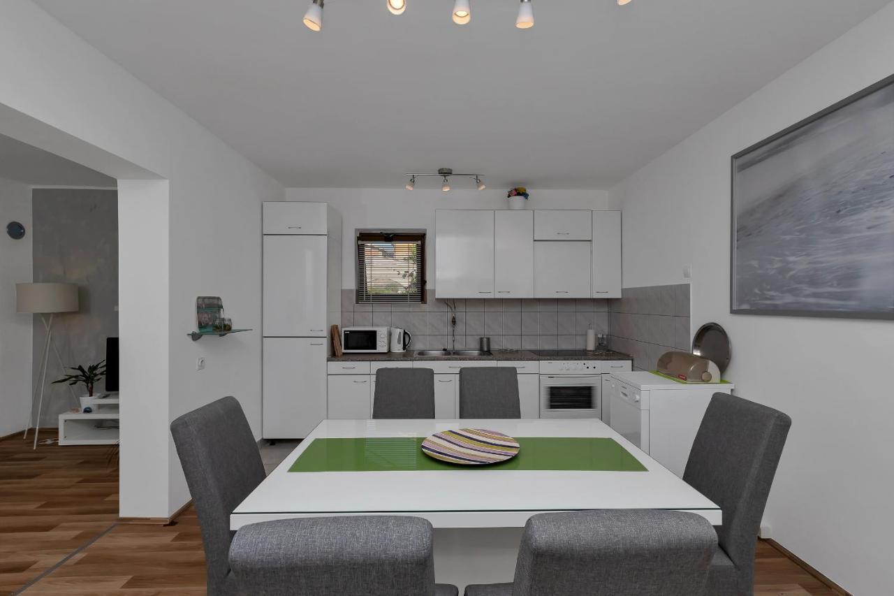 Apartment Sabina Макарска Экстерьер фото
