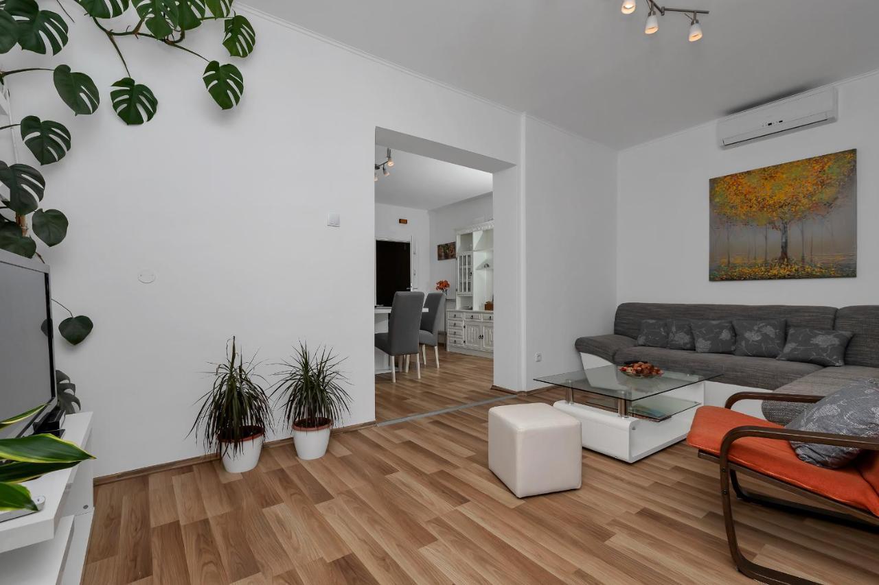 Apartment Sabina Макарска Экстерьер фото
